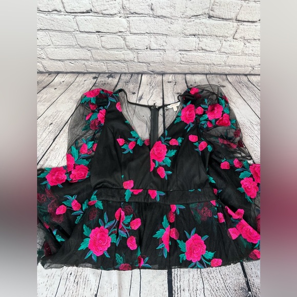 NWOT Floral mini dress 👗 🌹💐 - Picture 7 of 7